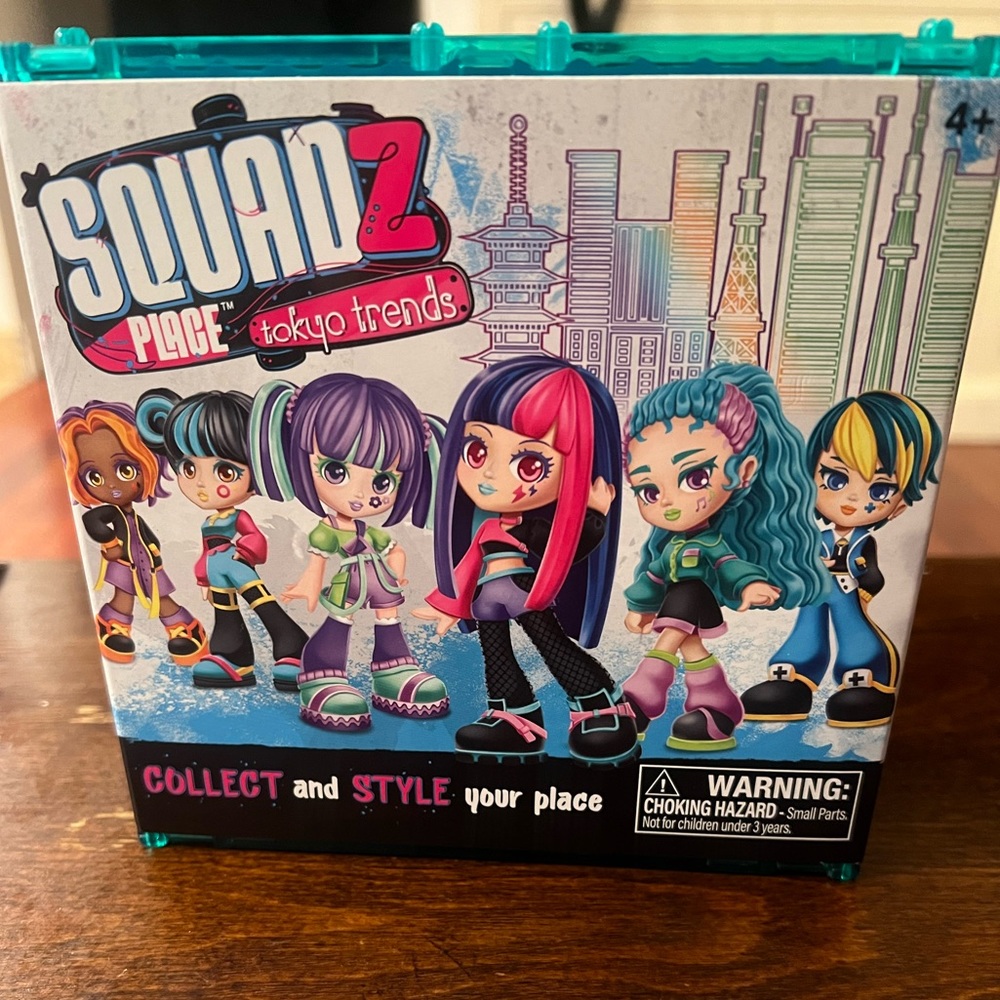 NEW not opened Far Out Toys Squadz Place-Tokyo Trends Surprise Collectible dolls